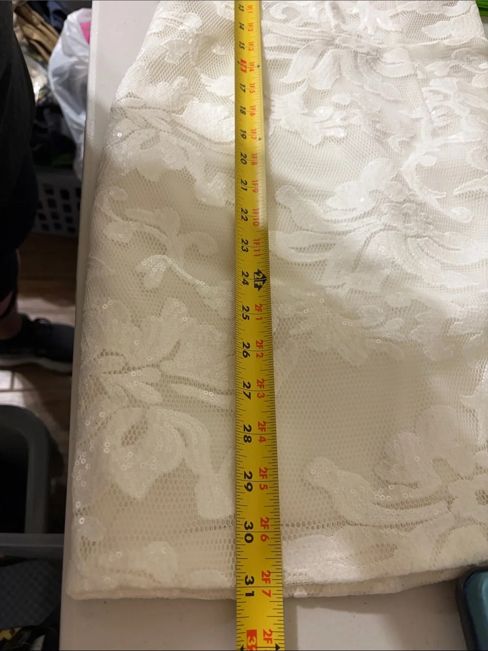 Beautiful white GB Dress size xs. Never wore with tags.‎